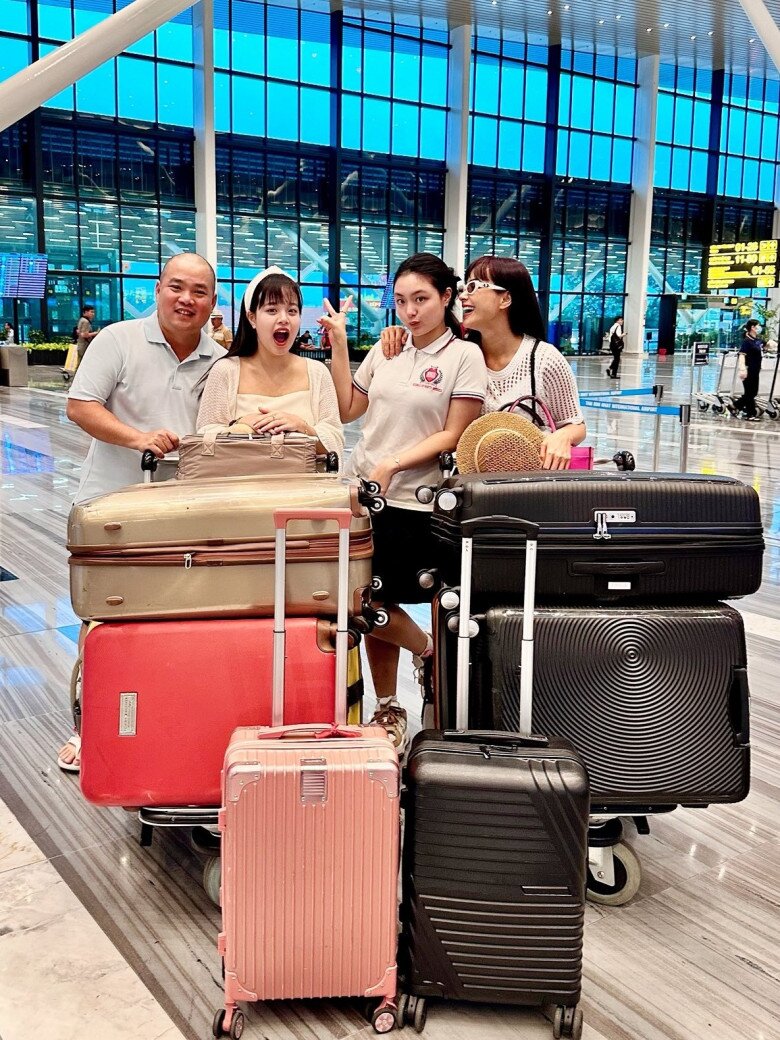 Cả gia đình đã có mặt để tiễn Suli sang Ý.