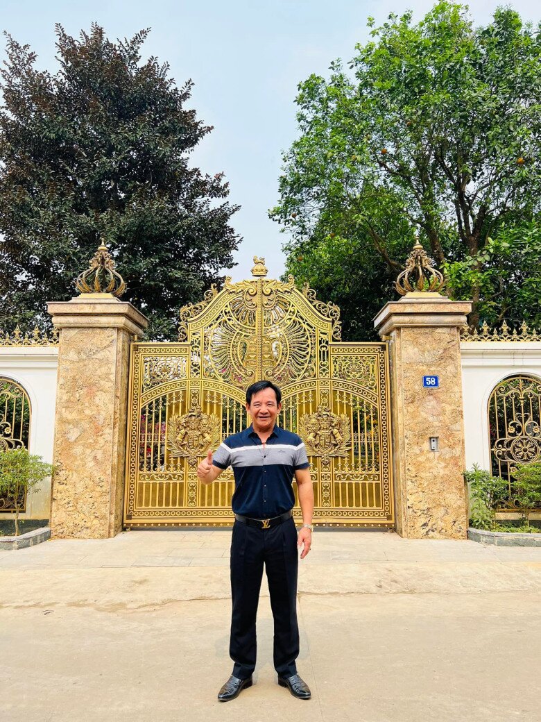 Nam nghệ sĩ khoe cơ ngơi khủng có giá trị hàng tỷ đồng.