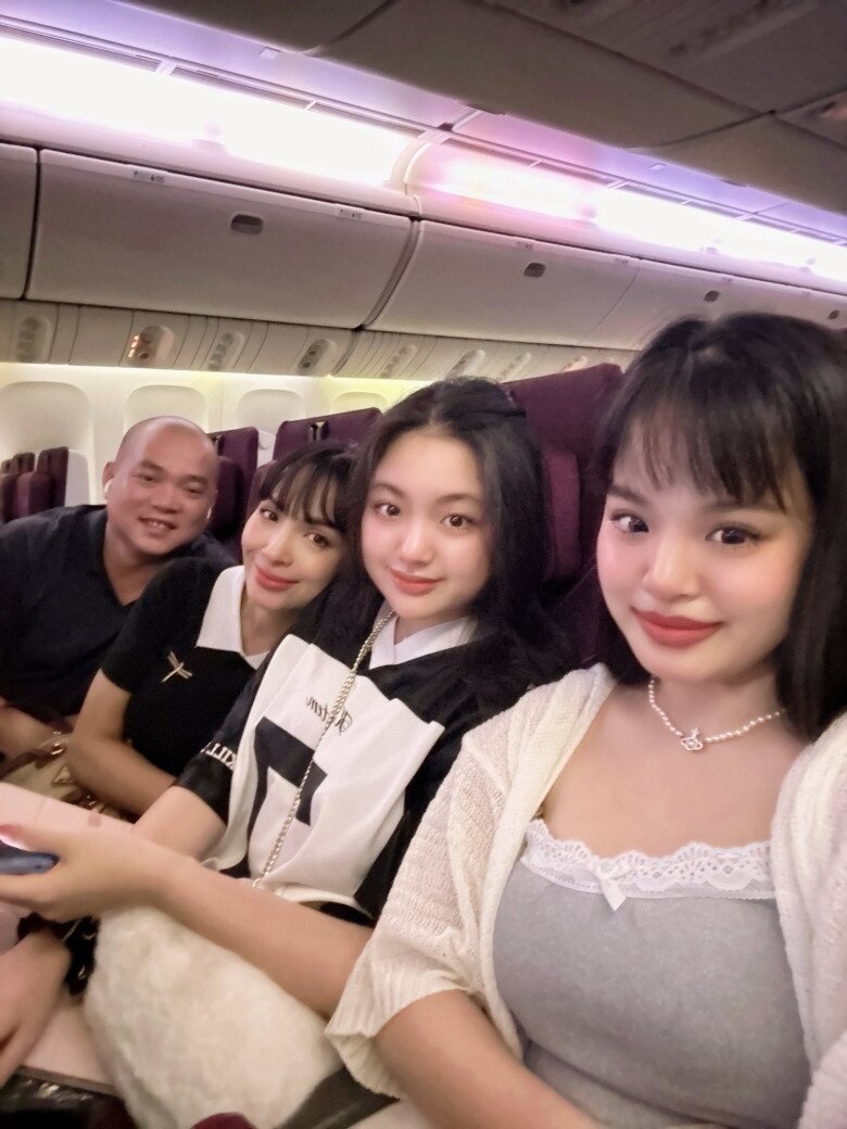 Thúy Hạnh và Minh Khang có 2 con gái xinh đẹp, rạng rỡ.