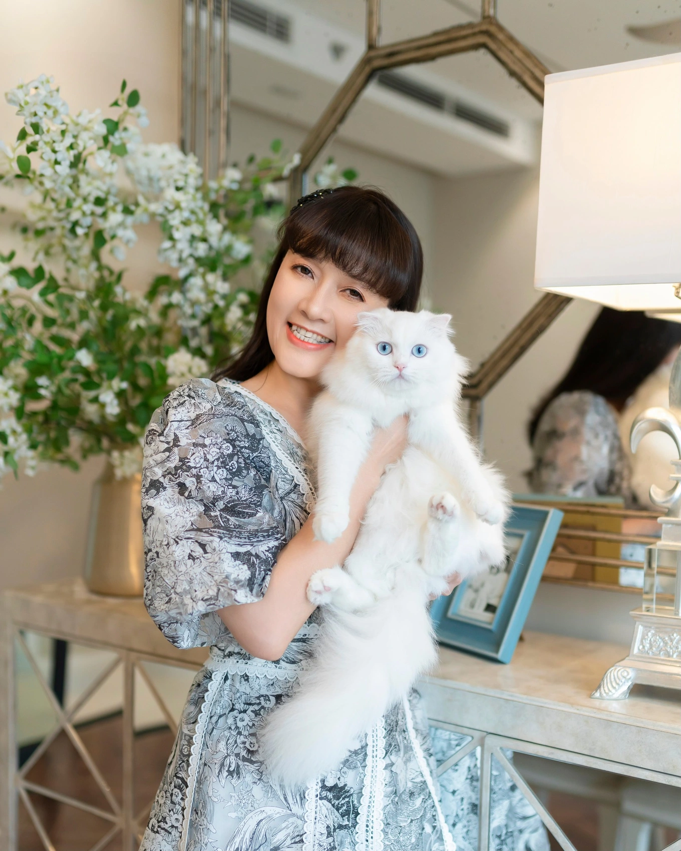 Nữ nghệ sĩ yêu thương, chăm sóc bé Thỏ như con ruột.