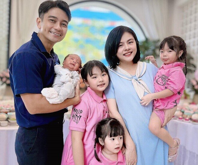 Cả 4 con của Vân Trang đều có ngoại hình như bản sao của bố.
