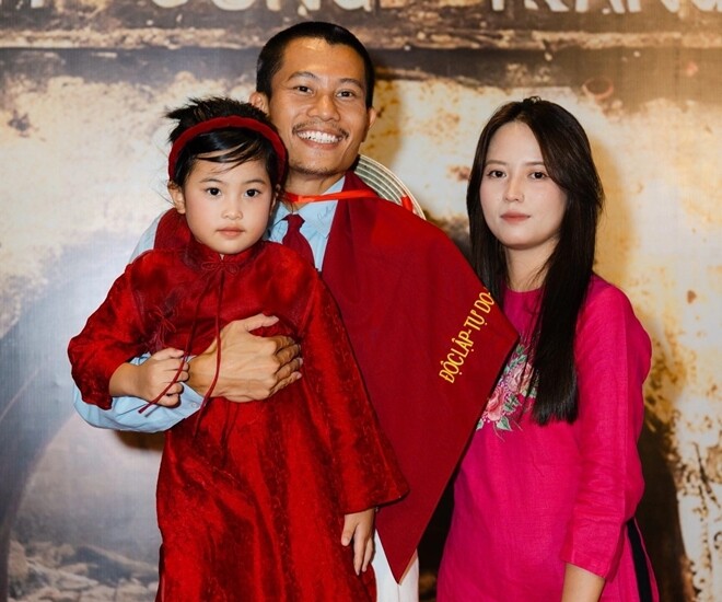 vợ anh tạ trong mưa đỏ lên tiếng khi chồng bị so sánh với thượng uý lê hoàng hiệp kể khổ khi đưa nửa kia về quê - 1