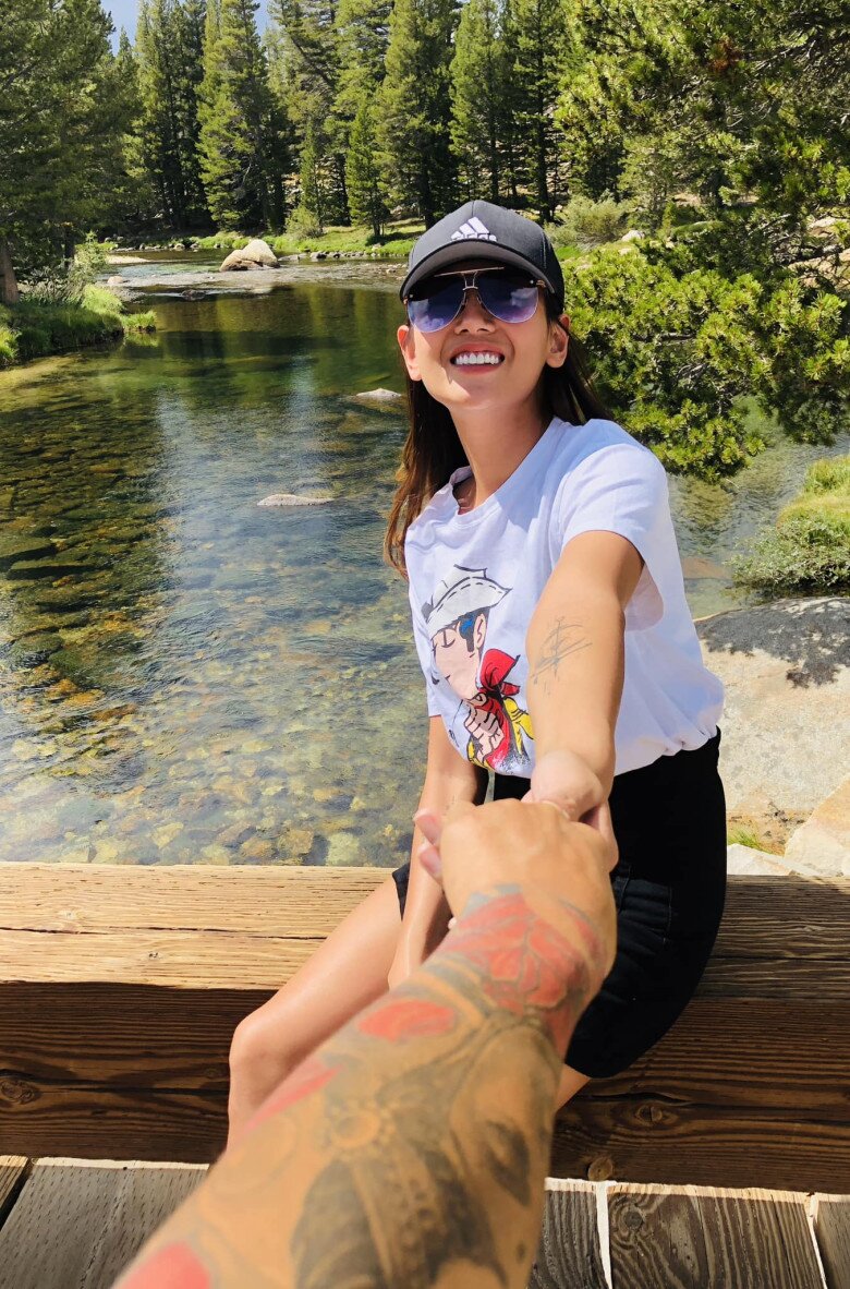 Cặp đôi có thời gian yêu xa trước khi chính thức kết hôn.