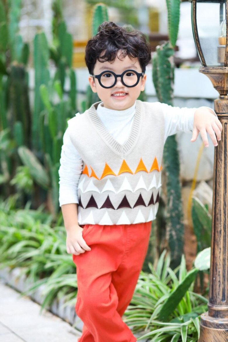 Khôi Nguyên từng là mẫu nhí quen thuộc của một số nhãn hàng.
