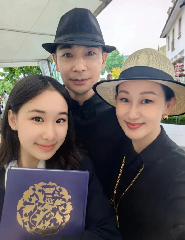 Con gái hoàng phi hồng khiến bố nở mũi vẻ ngoài hệt huỳnh thánh y là học bá tại ngôi trường cho giới siêu giàu - 9