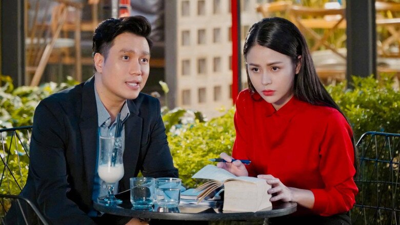 Chuyện tình yêu giữa các cặp đôi cũng được mổ xẻ sôi nổi trên các diễn đàn.