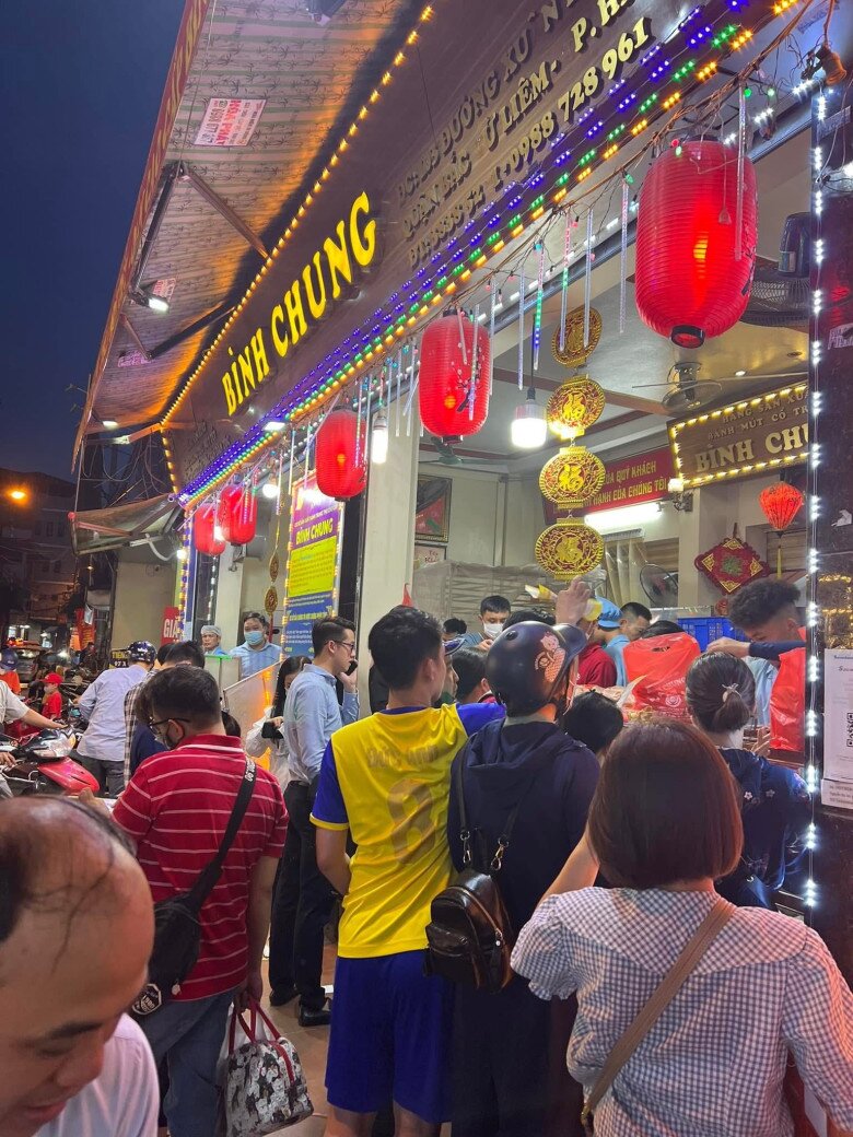 Đến hẹn lại lên, người dân Thủ đô xếp hàng cả tiếng để mua bánh Trung thu: Điểm danh 6 tiệm bánh amp;#34;hotamp;#34; nhất năm 2025 - 6