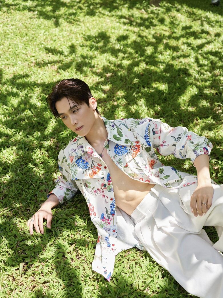 Kang Chul xây dựng hình tượng chàng trai điển trai, đĩnh đạc cùng phong cách thời trang đa dạng, không ngừng thay đổi và làm mới bản thân.