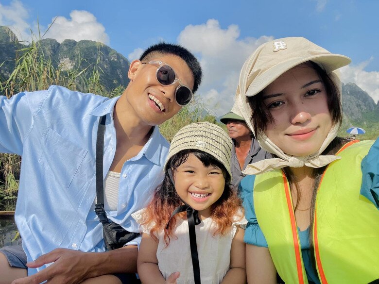 Mạng xã hội của nam diễn viên ngập tràn ảnh vợ con.