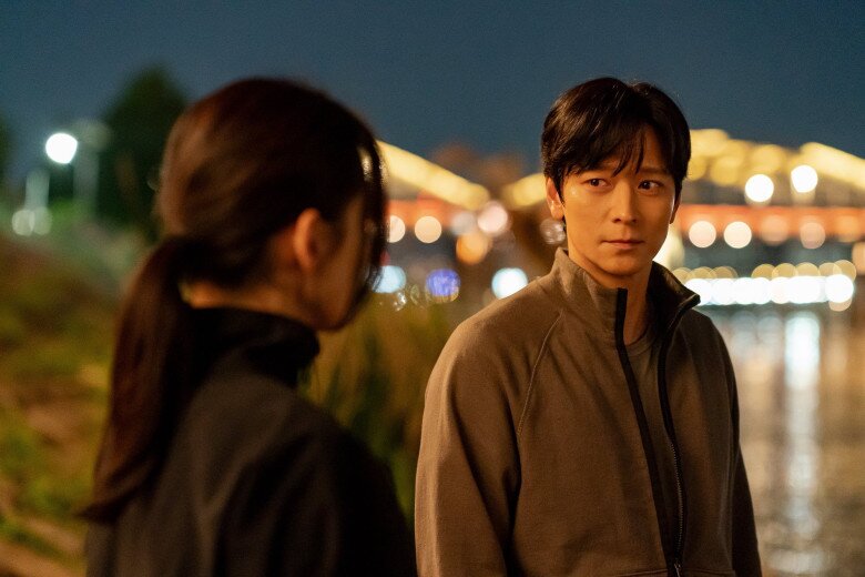 Mỹ nam Kang Dong Won được người hâm mộ khen nức nở vì đôi mắt tình tứ.