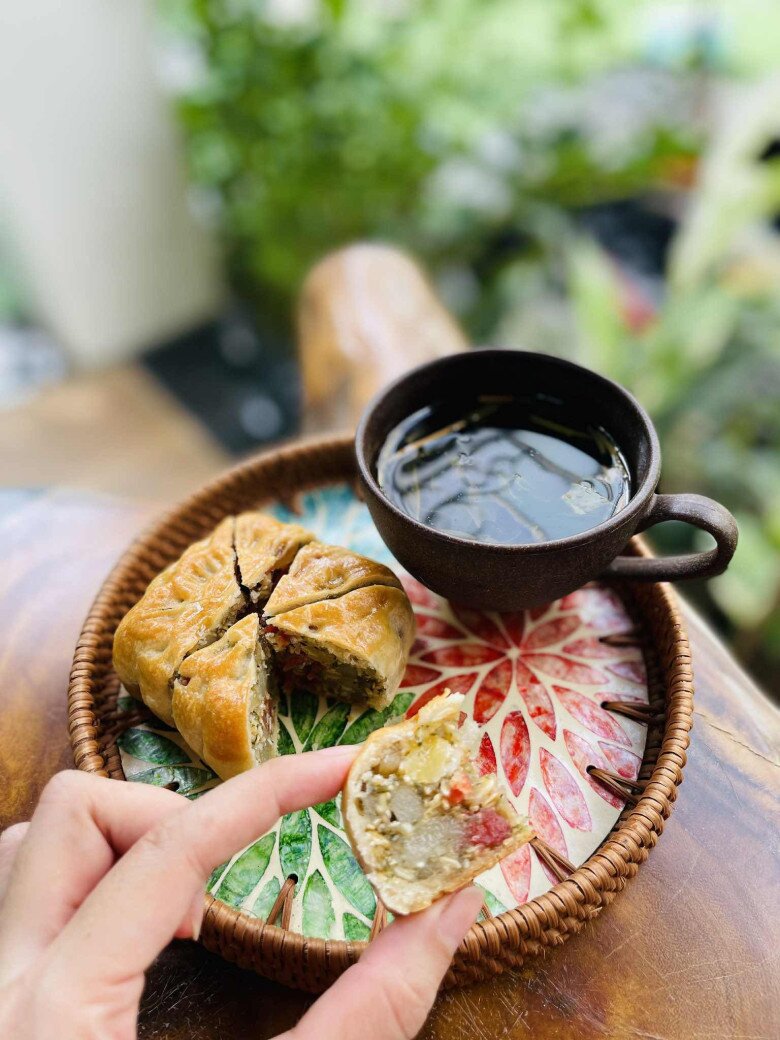 Đến hẹn lại lên, người dân Thủ đô xếp hàng cả tiếng để mua bánh Trung thu: Điểm danh 6 tiệm bánh amp;#34;hotamp;#34; nhất năm 2025 - 5