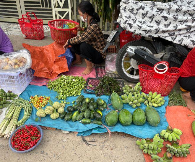 Chợ chiều có tên lạ giữa lòng Gia Lai, bán đủ thứ amp;#34;của ngon vật lạamp;#34; khiến ai xa quê cũng nhớ về - 1