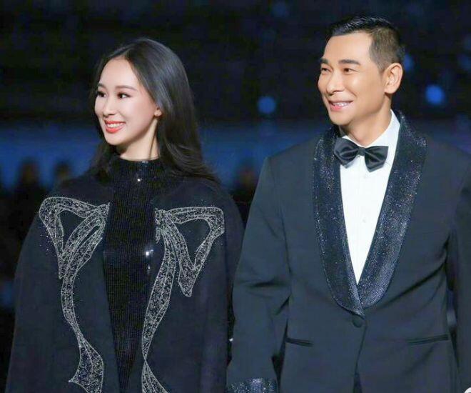 Con gái hoàng phi hồng khiến bố nở mũi vẻ ngoài hệt huỳnh thánh y là học bá tại ngôi trường cho giới siêu giàu - 1