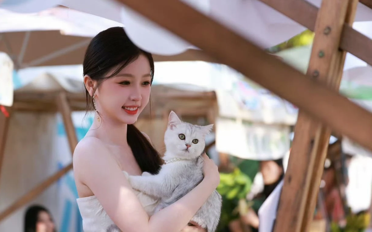 Ngoài diễn xuất, gu thời trang của Ngu Thư Hân được đánh giá cao.