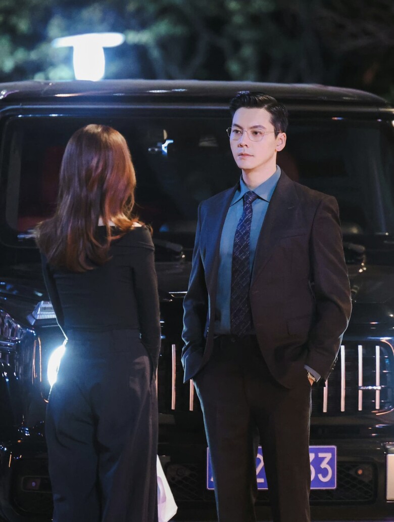 Hình tượng thiếu gia nhà họ Thẩm trong phim gắn liền với chiếc xe G63 màu đen sang trọng.