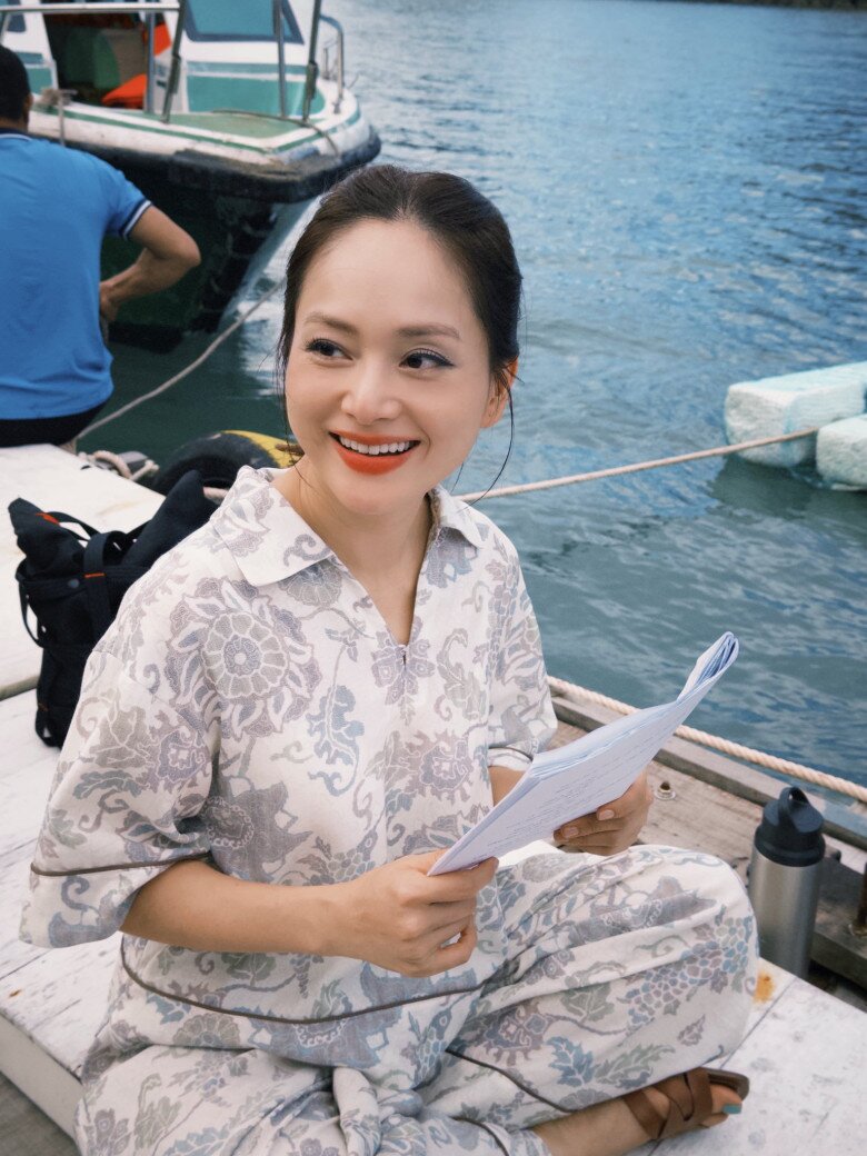 Nữ diễn viên xuất hiện tươi tắn, rạng rỡ trên phim trường hậu ly hôn.