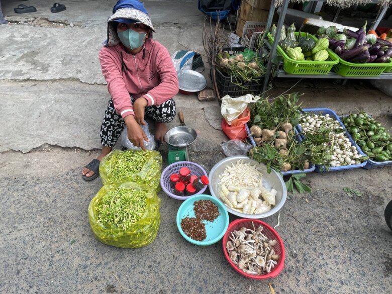 Chợ chiều có tên lạ giữa lòng Gia Lai, bán đủ thứ amp;#34;của ngon vật lạamp;#34; khiến ai xa quê cũng nhớ về - 2
