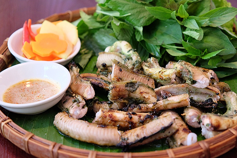 Loài cá bề ngoài khiến nhiều người sợ chết khiếp lại là đặc sản Bình Định, có cái tên amp;#34;thoắt ẩn thoắt hiệnamp;#34; gây tò mò - 4