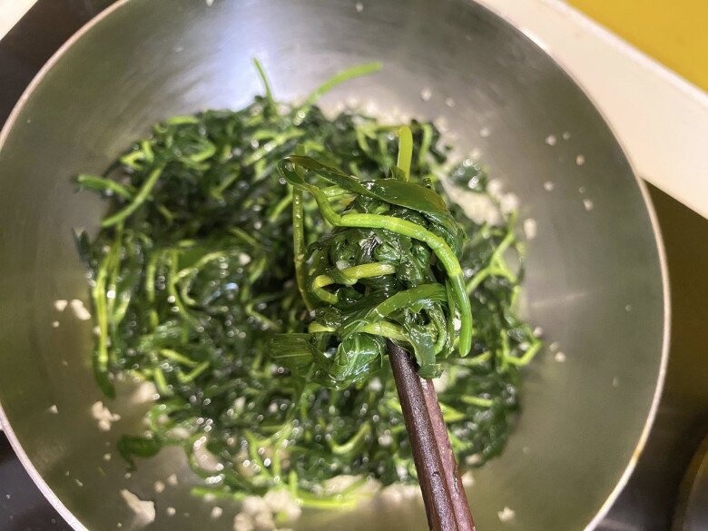 Loại cỏ dại xưa chỉ cho lợn ăn nay amp;#34;lên đờiamp;#34; thành đặc sản siêu bổ dưỡng, giá đến 70.000đ/kg vẫn nườm nượp người mua - 6