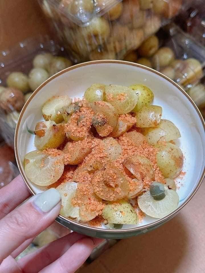 Loại Quả “Khổ Tận Cam Lai” Rụng Đầy Trên Núi Không Ai Nhặt: Từ Thứ Quả Dại Đến “Cơn Sốt” Chợ Mạng Loại Quả “Khổ Tận Cam Lai” Rụng Đầy Trên Núi Không Ai Nhặt: Từ Thứ Quả Dại Đến “Cơn Sốt” Chợ Mạng - 3