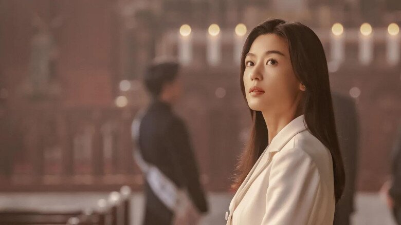 Khí chất sang trọng, quyền lực của nữ diễn viên càng tôn lên tầm vóc của nhân vật Moon Joo.