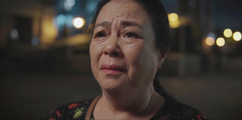 Nội dung phim xoay quanh gia đình bà Nga - một người mẹ góa chồng, tảo tần bán bún riêu nuôi ba cô con gái với những tính cách, số phận khác biệt.