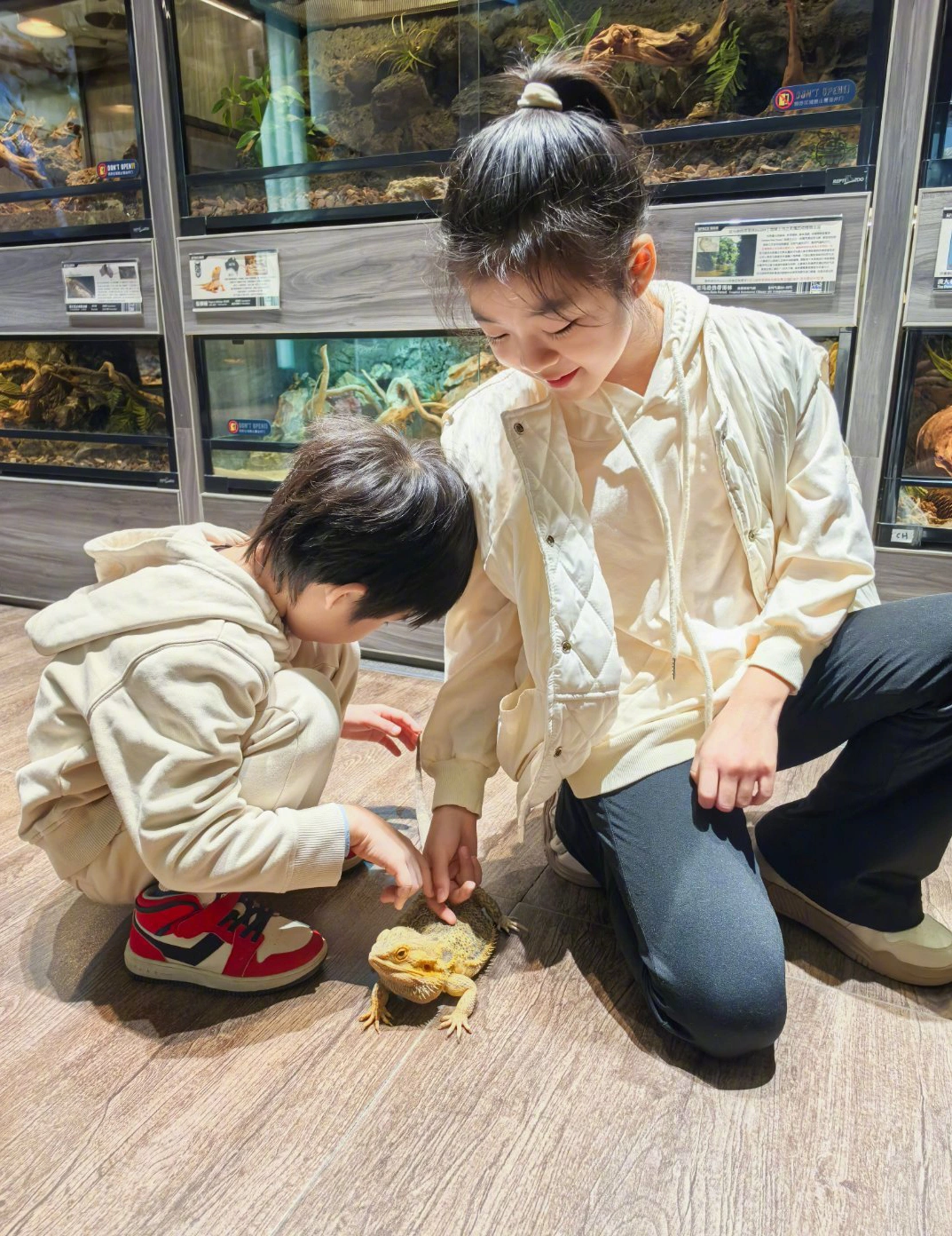 Hiện tại, các con của “quốc bảo nhan sắc Trung Quốc” đều đang sống cùng mẹ.