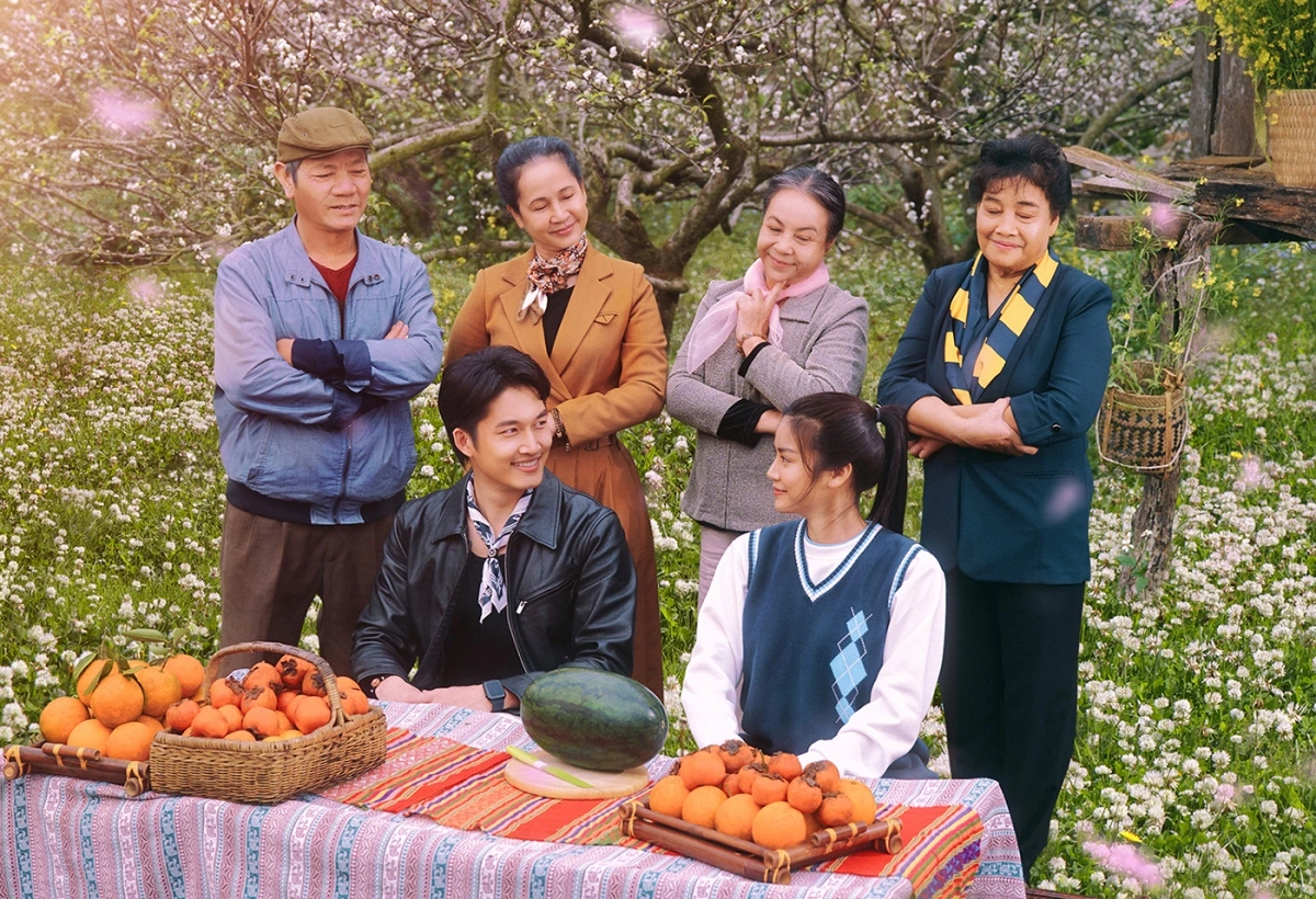 Gặp Em Ngày Nắng là bộ phim truyền hình lãng mạn, hài hước.