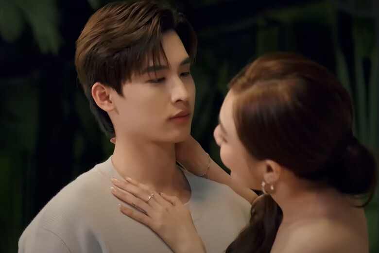 Ngọc Tuyền và Gia Bách duy trì mối quan hệ không danh phận trong suốt một năm khi Minh Phong công tác xa nhà.