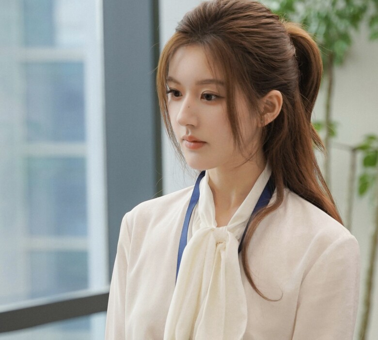 Hứa Nghiên từng bước xây dựng mối quan hệ với giới thượng lưu, phát huy khả năng để thăng tiến trong sự nghiệp.