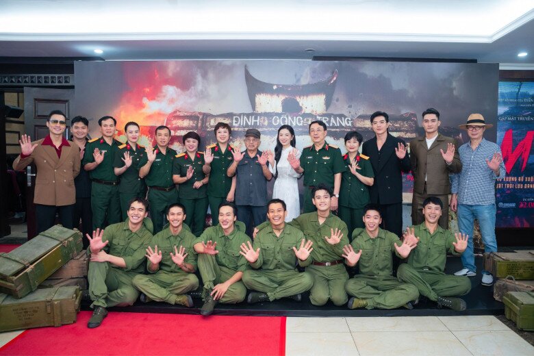 Mưa Đỏ là phim truyện điện ảnh về đề tài chiến tranh cách mạng với kịch bản của nhà văn Chu Lai.