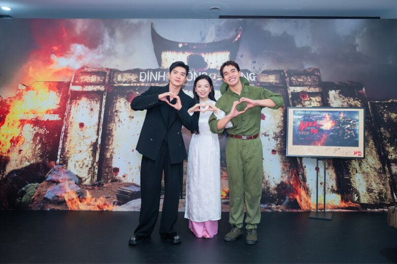 Dàn diễn viên trẻ trung, nhiệt huyết của Mưa Đỏ.