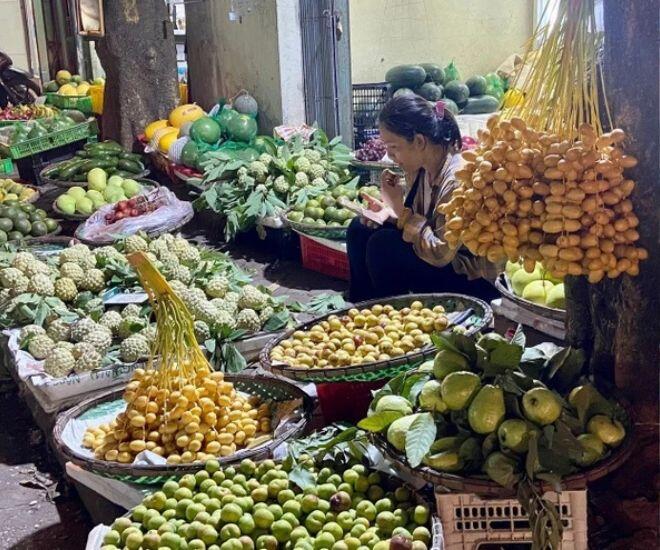 Thứ quả amp;#34;nhà giàuamp;#34; nay ngập tràn đường phố Hà Nội: Người ăn thấy mê người chê chưa đủ xuất sắc - 1