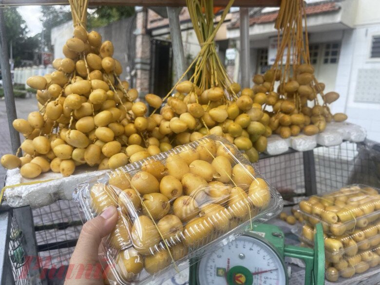 Thứ quả amp;#34;nhà giàuamp;#34; nay ngập tràn đường phố Hà Nội: Người ăn thấy mê người chê chưa đủ xuất sắc - 2