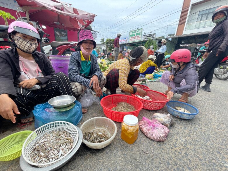 Chợ chiều có tên lạ giữa lòng Gia Lai, bán đủ thứ amp;#34;của ngon vật lạamp;#34; khiến ai xa quê cũng nhớ về - 4