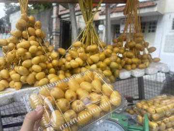 Thứ quả nhà giàu nay ngập tràn đường phố Hà Nội: Người ăn thấy mê người chê chưa đủ xuất sắc