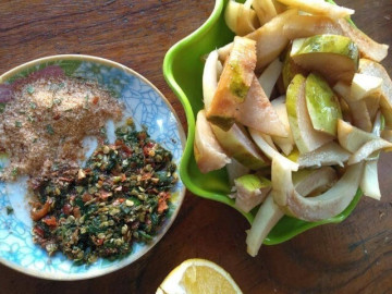 Loại quả quê xưa rụng đầy không ai nhặt, nay xuống phố thành đặc sản vạn người mê, đem nấu canh ngon xuất sắc