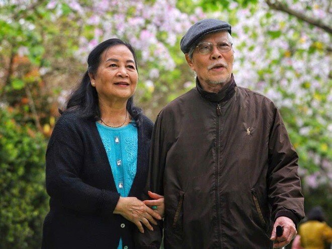 Hai vợ chồng nghệ sĩ đã gắn bó với nhau hơn 60 năm, sinh ra 4 người con giỏi giang, hiếu thảo.