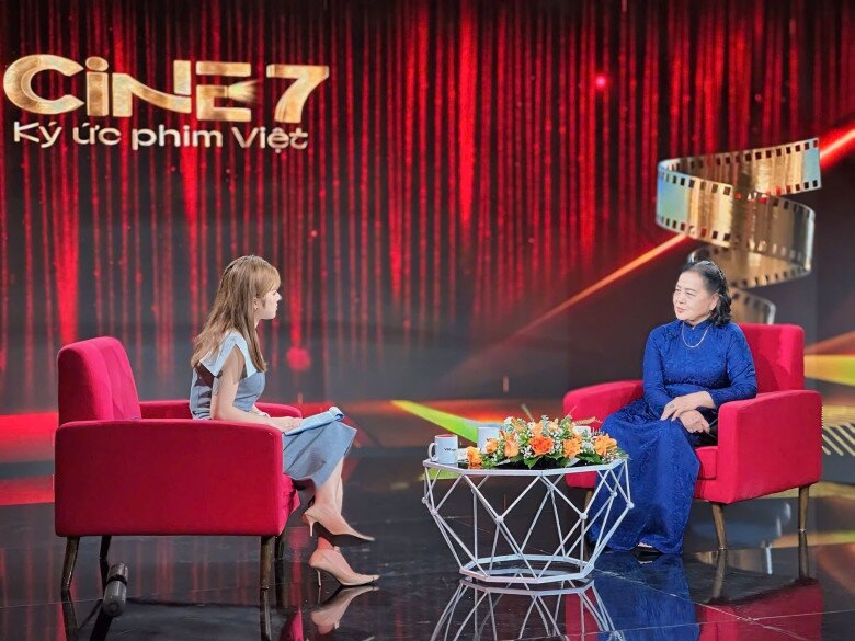NSND Ngọc Lan bồi hồi nhớ lại những kỉ niệm xoay quanh bộ phim Lửa Trung Tuyến và vai diễn Nhàn do bà thủ vai.
