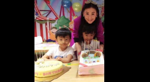 Bá Chi bên Lucas, Quintus thuở bé. Video: Weibo