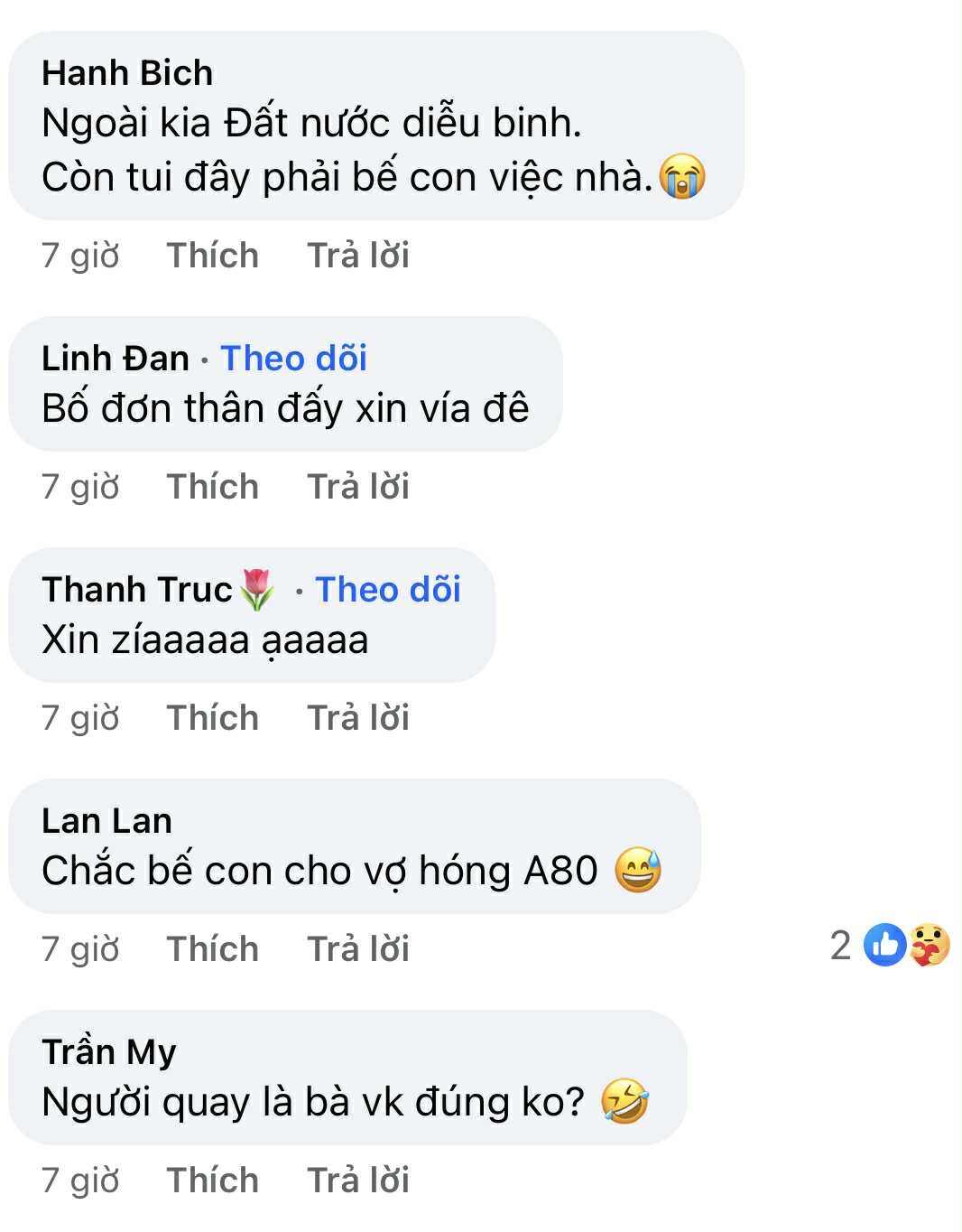 Đứng xem hợp luyện diễu binh A80, ai nấy chú ý tới hành động của người đàn ông trên ô cửa sổ tầng 2 căn nhà mặt phố - 8