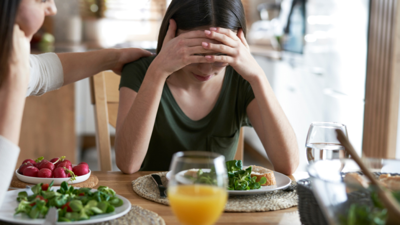 Chán ăn kéo dài khiến cơ thể trở nên mệt mỏi, suy nhược (Ảnh minh hoạ)