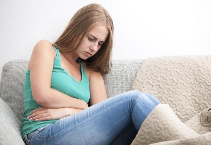 Đây có thể là tín hiệu của ung thư trực tràng hoặc đại tràng, người bệnh có thể kèm theo thiếu máu, mệt mỏi, da xanh xao. Bạn cần đi nội soi kiểm tra càng sớm càng tốt, bởi nó có thể là hồi chuông cảnh báo bệnh đã ở giai đoạn tiến triển. 
