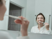 Sức khỏe - Máy tăm nước và chỉ nha khoa: Loại nào tốt hơn cho vệ sinh răng miệng?