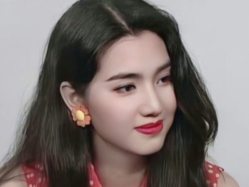 20 tuổi vừa hay tin bầu con đầu lòng thì bị bạn trai bỏ, ngoài 40 cố sinh thêm con cho chồng trẻ lại bị anh "cắm sừng", đó là cuộc đời của Hồng Hân - ngọc nữ đình đám làng giải trí Hồng Kông.