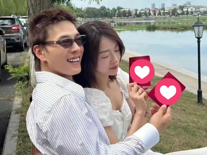 Theo Sina, thời điểm đó Ngô Cẩn Ngôn đang bầu 5 tháng, cặp đôi "cưới chạy bầu" để tránh sự soi mói. Cả hai giữ im lặng, không lên tiếng xác nhận hay phủ nhận chuyện bầu bí.