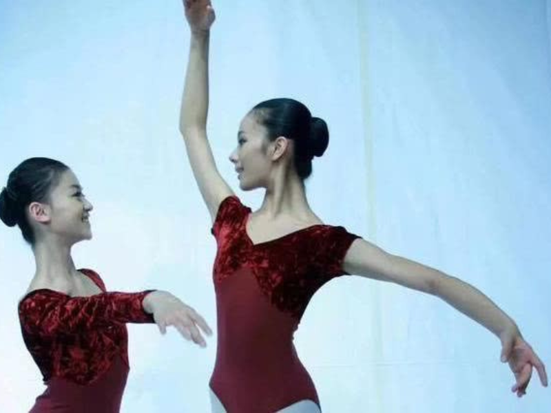 Thậm chí, khi đã là sao hạng A, chỉ một phốt thái độ, một lùm xùm nhỏ cũng khiến họ quay trở về vạch xuất phát.