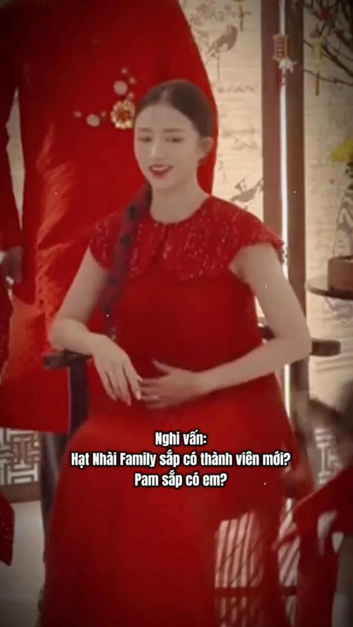 Vòng 2 khác lạ và hành động xoa bụng của Salim tại một sự kiện.