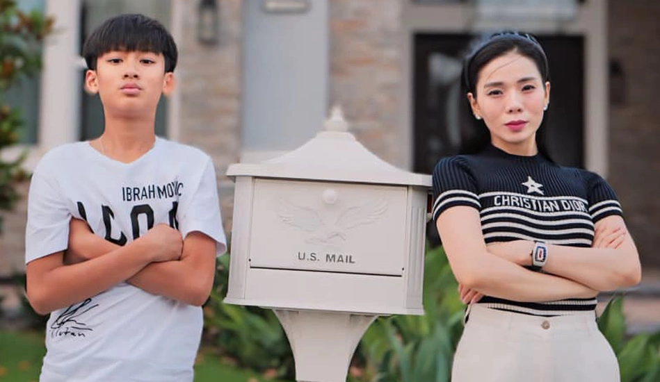 Lệ Quyên trẻ trung bên con trai 14 tuổi.