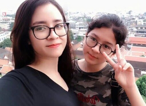 Con gái của cô năm nay đã 16 tuổi, đẹp không kém mẹ.